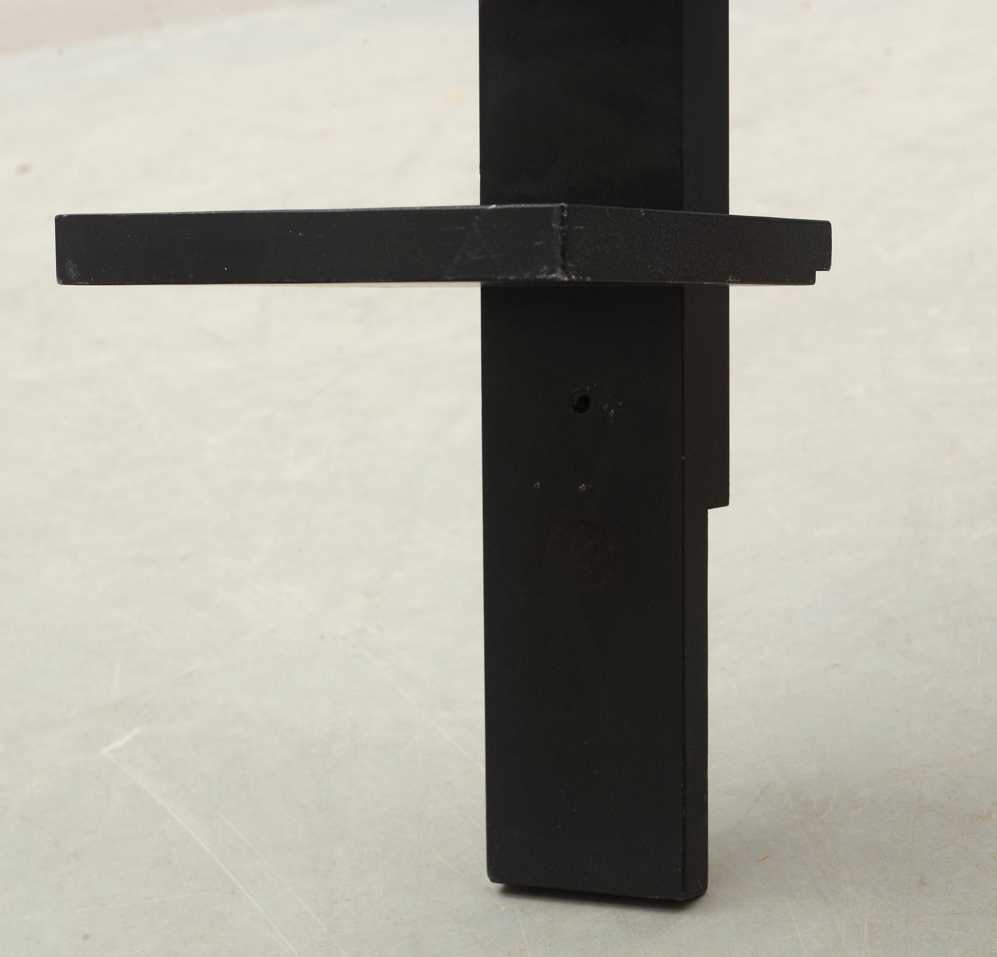 HYLLA, "Pilaster", design John Kandell för Källemo, 1990-tal.