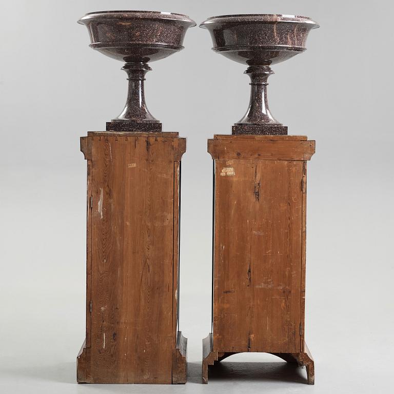 A pair of Swedish porpyry vases on wooden bases, Älvdalen, first half of the 19th century.