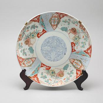 A Japanese porcelain dish, circa 1900.