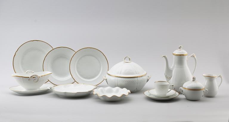 KAFFE- OCH MATSERVIS, 71 delar, porslin, Bing & Gröndahl, Danmark.