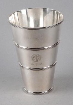 BÄGARE, silver, K Andersson Stockholm 1943. Vikt ca 650 gram.