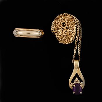 RING samt KEDJA MED HÄNGE, 18 resp 14 k guld samt ametist. Total vikt ca 12 g.