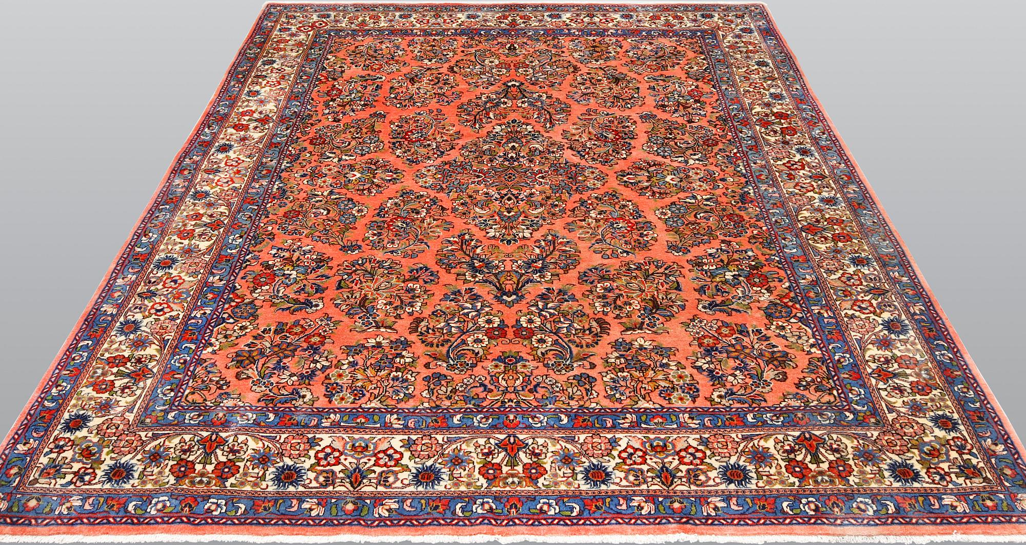 A Sarouk carpet, ca 258 x 210 cm.