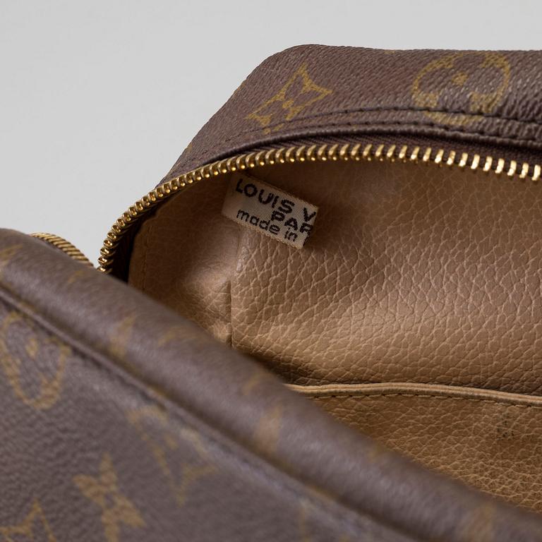 LOUIS VUITTON "Trousse Toilette 28" toilet bag.