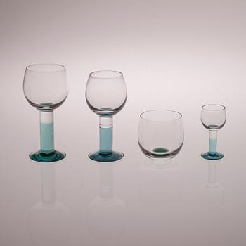 GLASSERVIS, 47 delar, "Mondo", Kerttu Nurminen, Nuutajärvi, 1900-talets senare hälft.