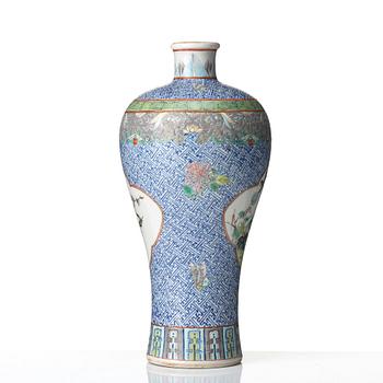 VAS, porslin. Qingdynastin, 1800-tal.