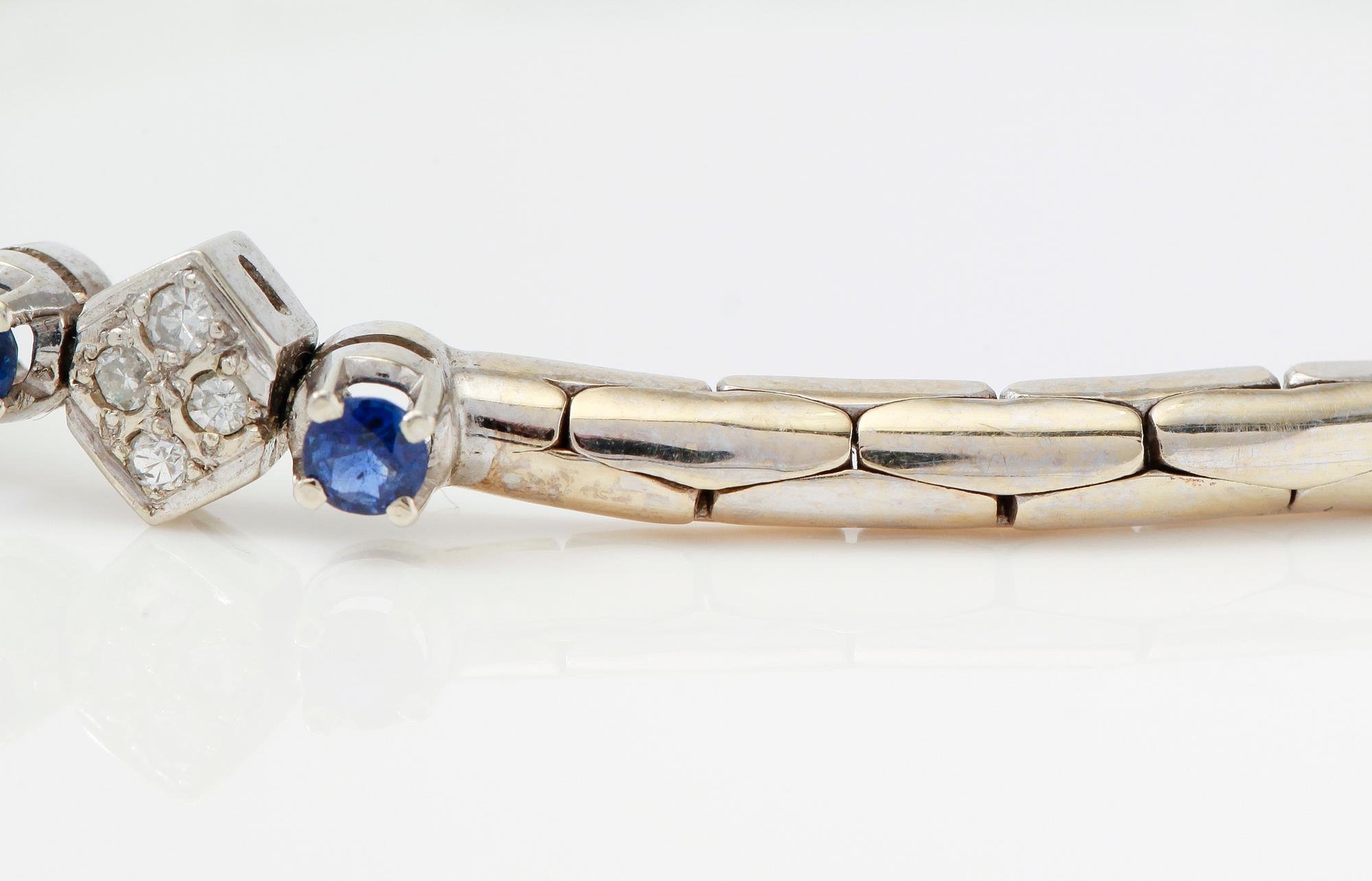 ARMBAND, 18K vitguld, diamanter och safirer.