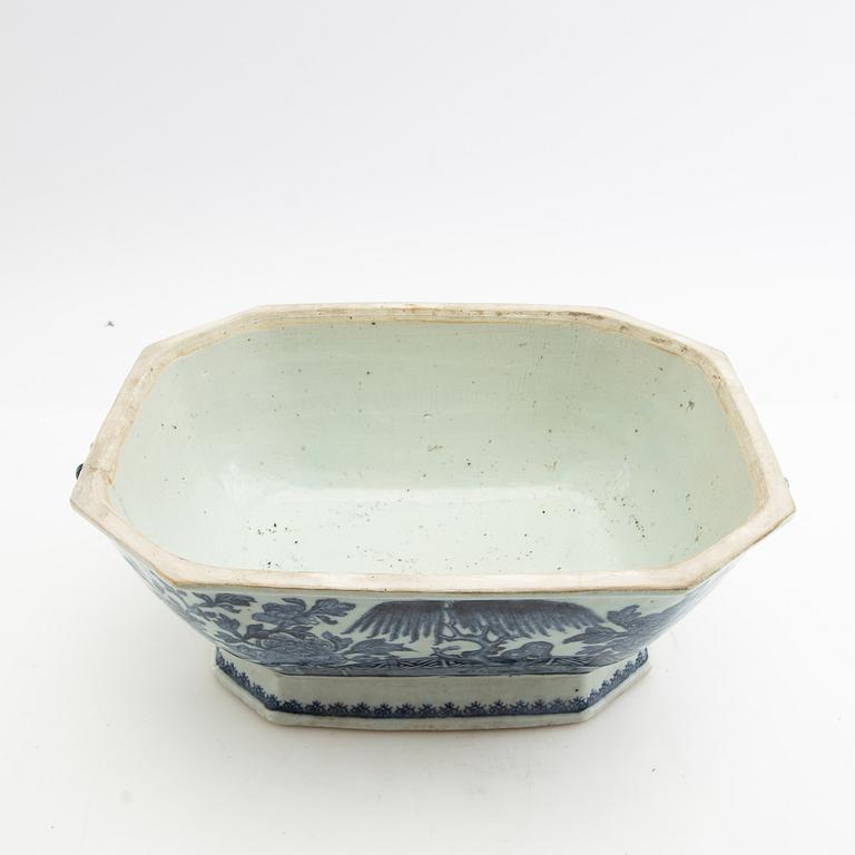 Terrin med lock Kina Qianlong (1736-95) porslin.