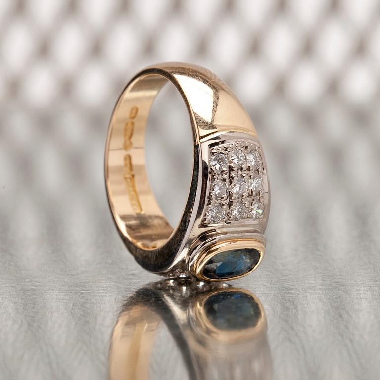 RING, guld 18K med safir ca 0,70 ct och 18 st briljantslipade diamanter tot. ca 0,54 ct. Finland 1995. Vikt 9,1 g.