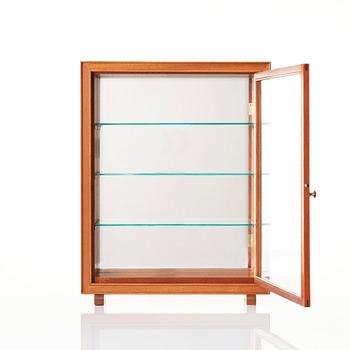 Josef Frank, a mahogany table showcase cabinet, model '2069', Svenskt Tenn, before 1985.