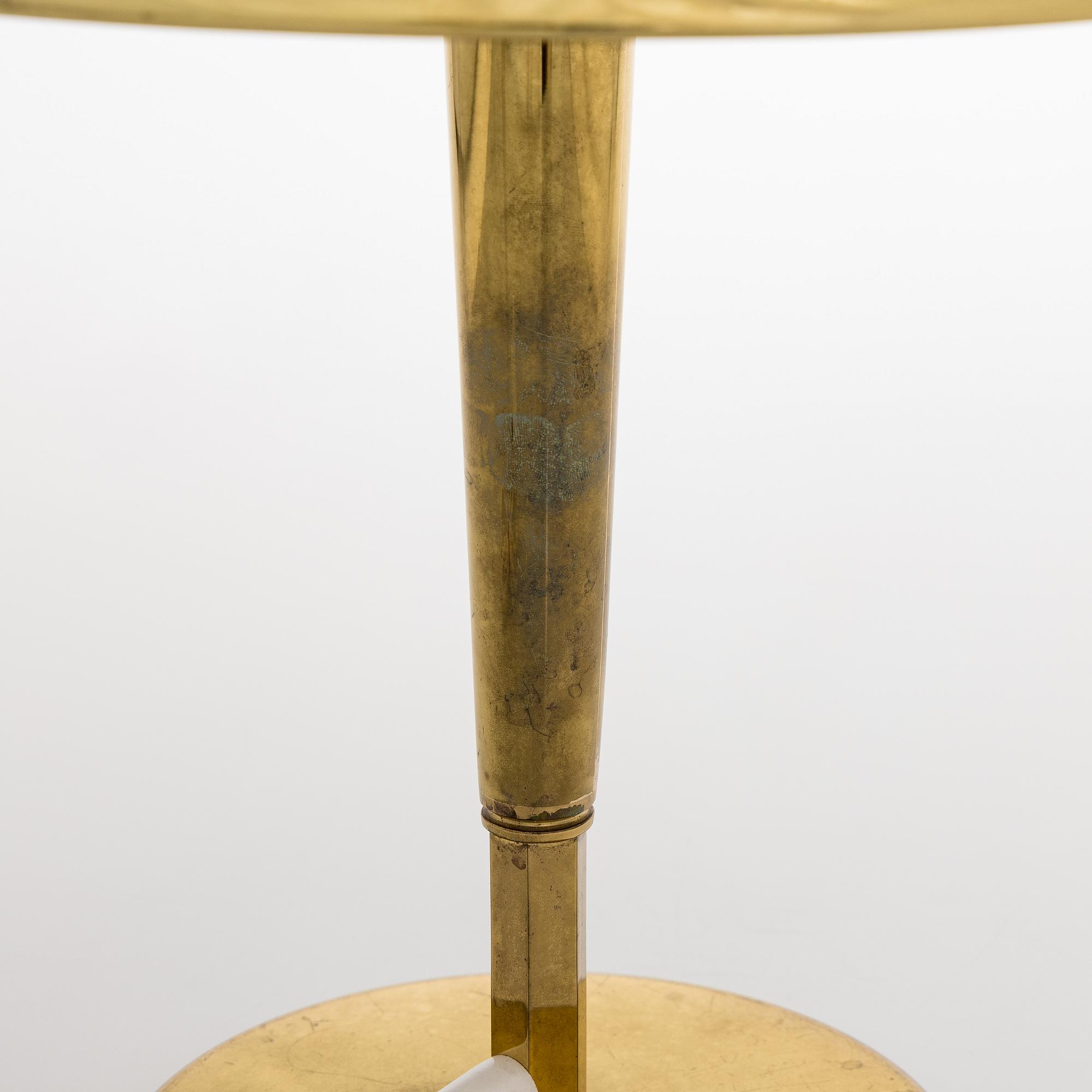 Paavo Tynell, A mid-20th century '5061' table lamp for Taito Finland.