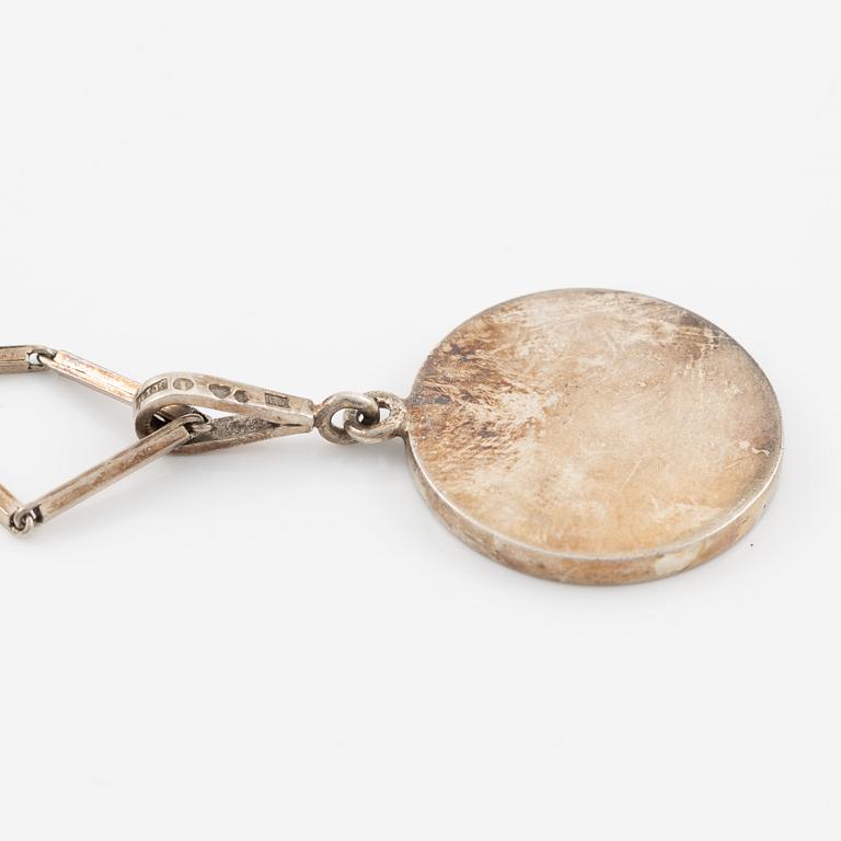 Claës E. Giertta, hänge med kedja, silver, Stockholm 1967.