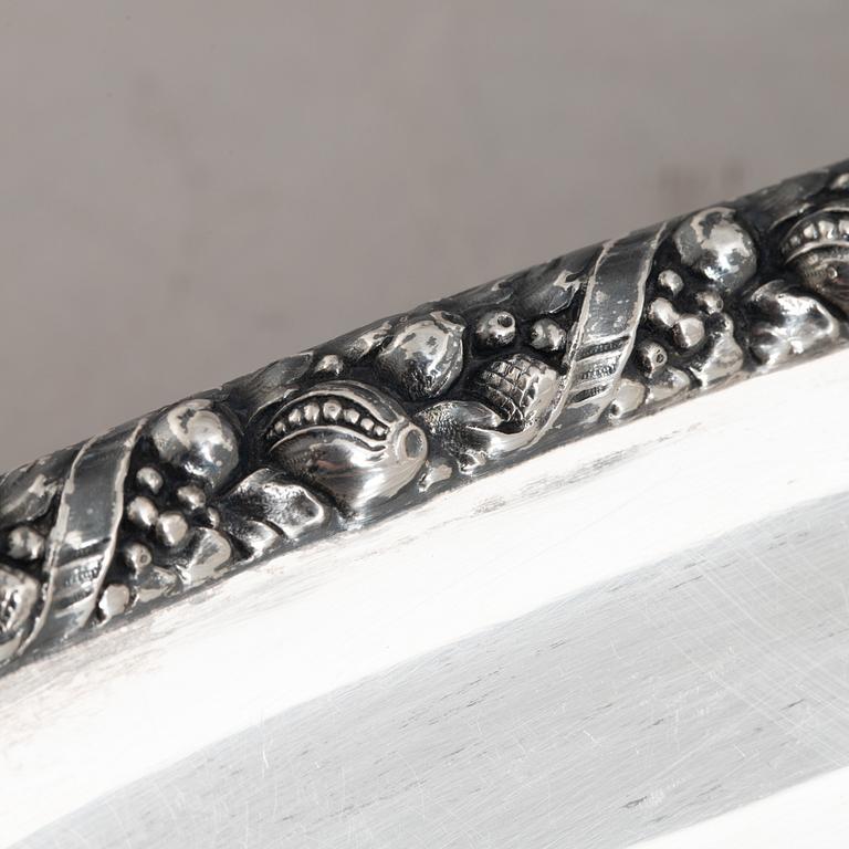 Serveringsfat, silver, svensk importstämpel, C.A. Kjernås Eftr, Göteborg 1917.
