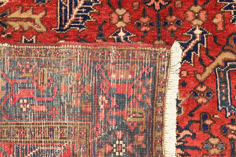 A semi-antique Heris rug, c. 287 x 230 cm.