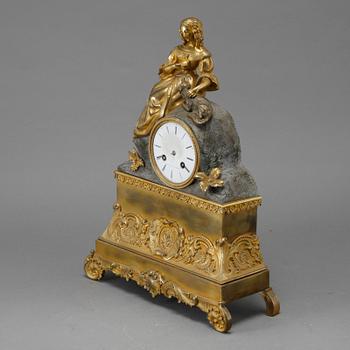 BORDSPENDYL, senempire, omkring 1800-talets mitt.