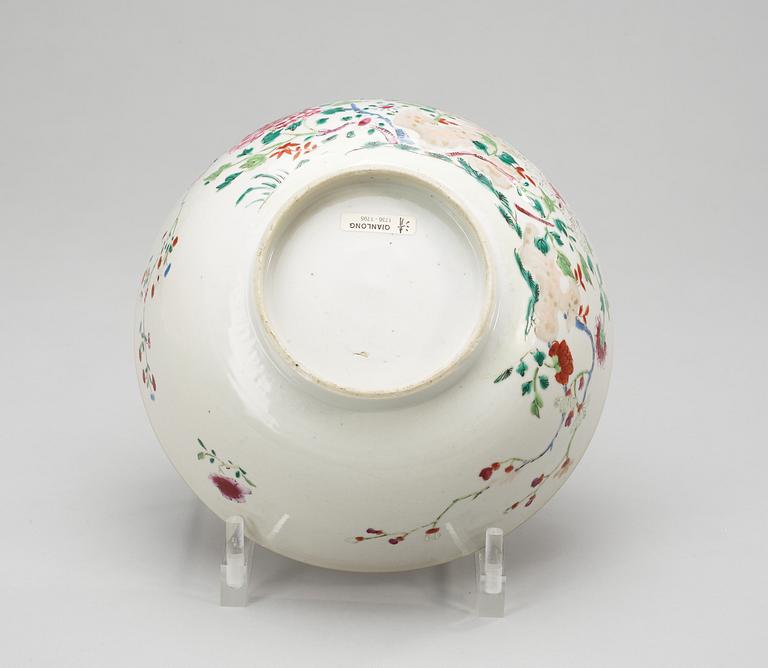 A Chinese Qianlong (1736-95) bowl.