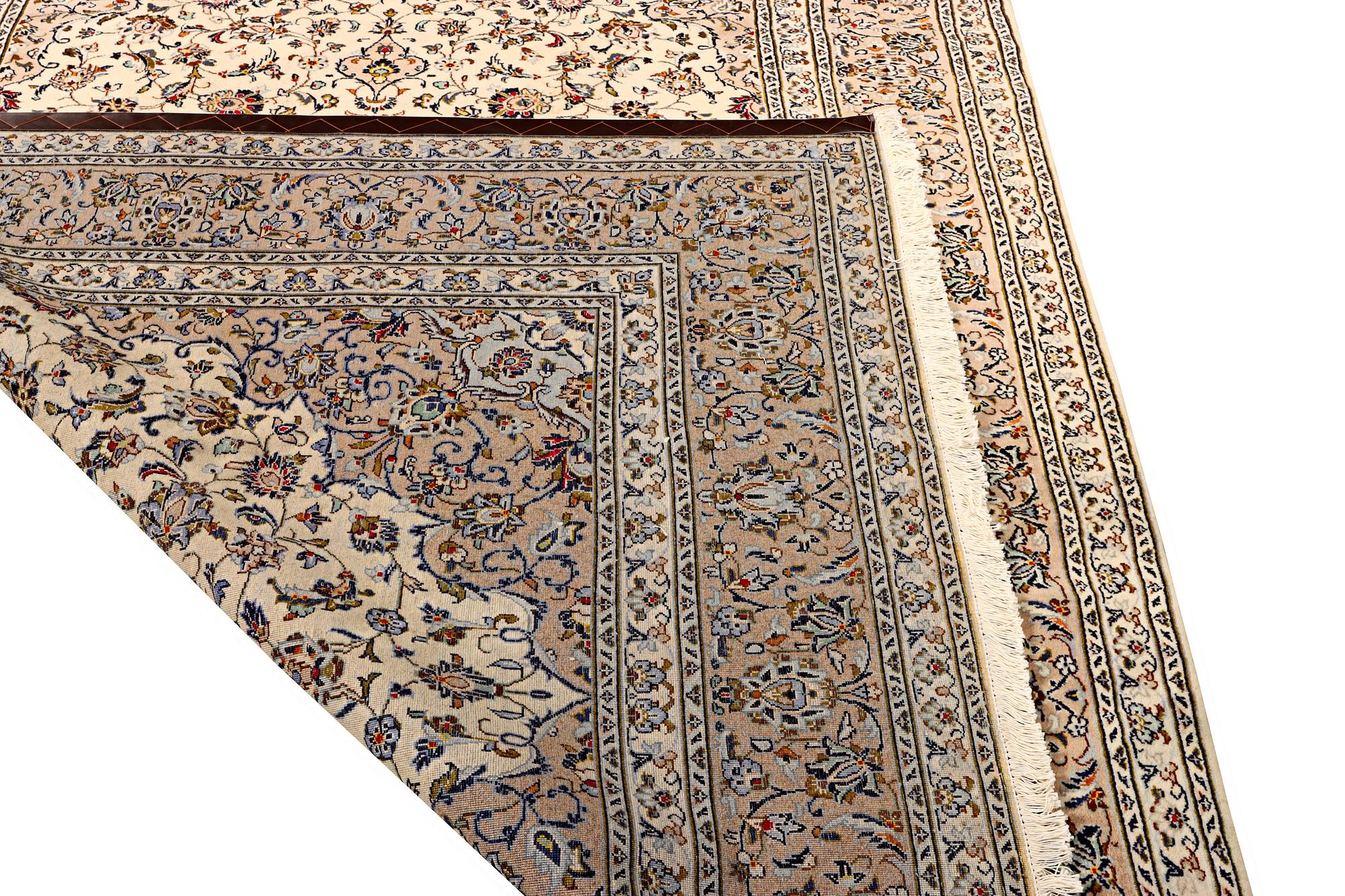A Kashan carpet, a. 283 x 195 cm.