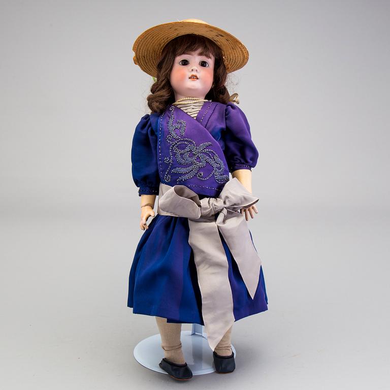 A Schoenau & Hoffmeister 1906 no 10 Bisque head doll, Germany, early 20th century.