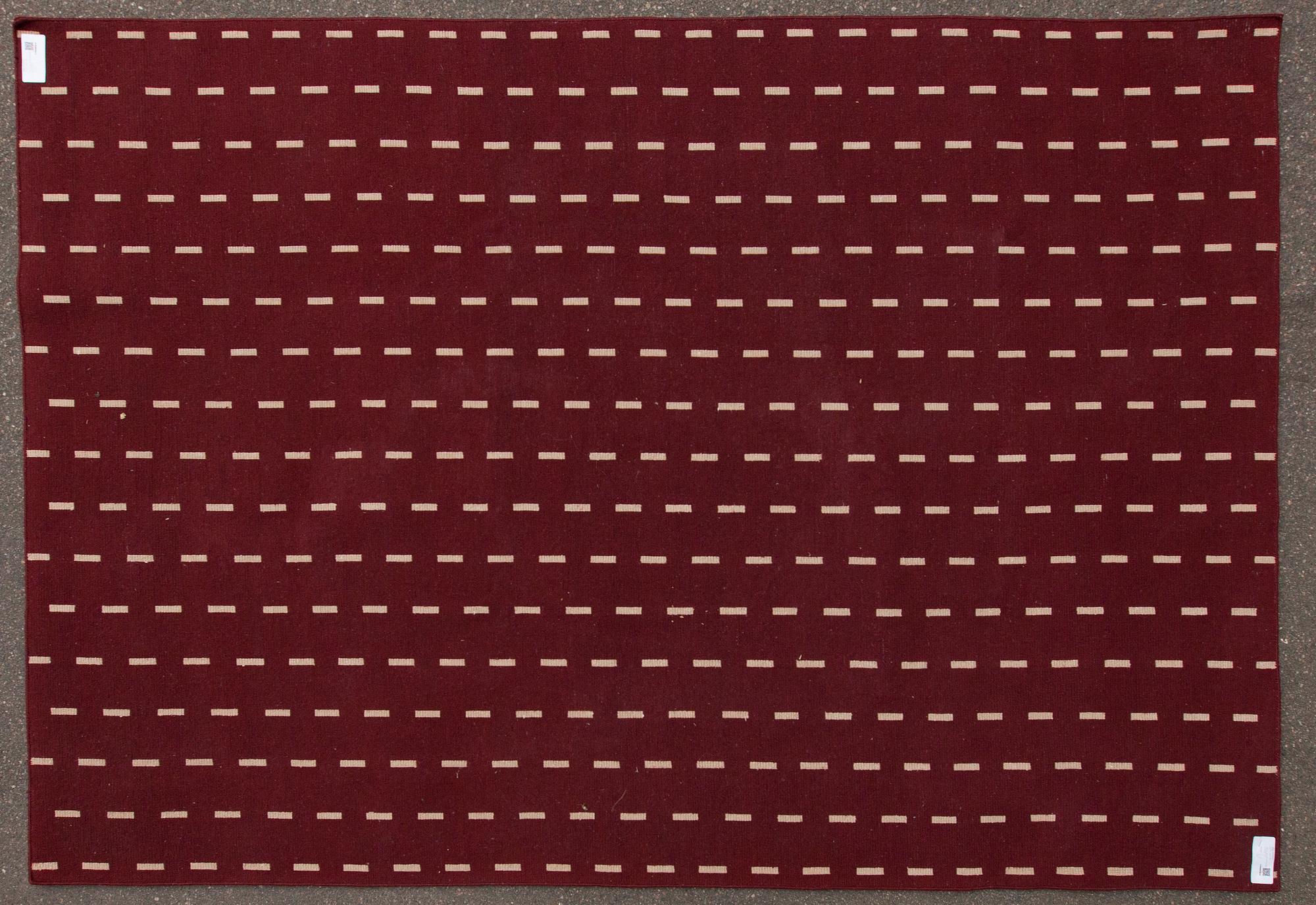 MATTA, ylle med silkesinslag. Ca 237x164 cm.