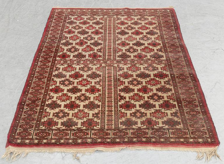 A RUG Semiantik Turmensk Ensi, ca 140 x 102 cm.