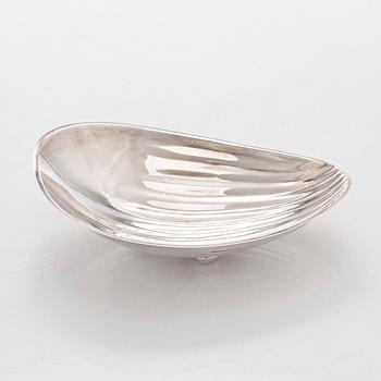 Tapio Wirkkala,  kulho, hopeaa, Hopeatehdas Oy, Helsinki 1960.