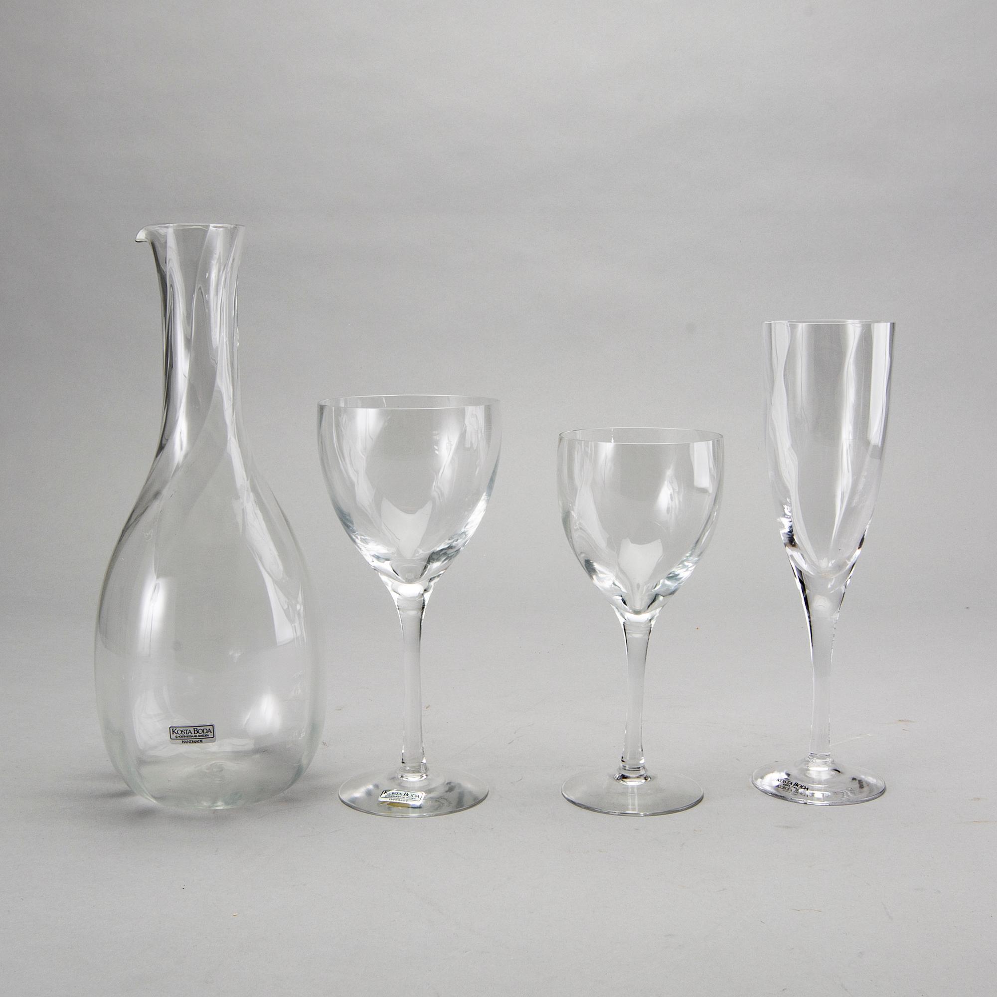 A 28 pcs 'Chateau' glasservice by Bertil Vallien Kosta Boda.