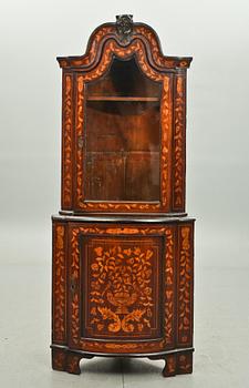 HÖRNVITRINSKÅP, trol. England/Holland. 1800-tal.