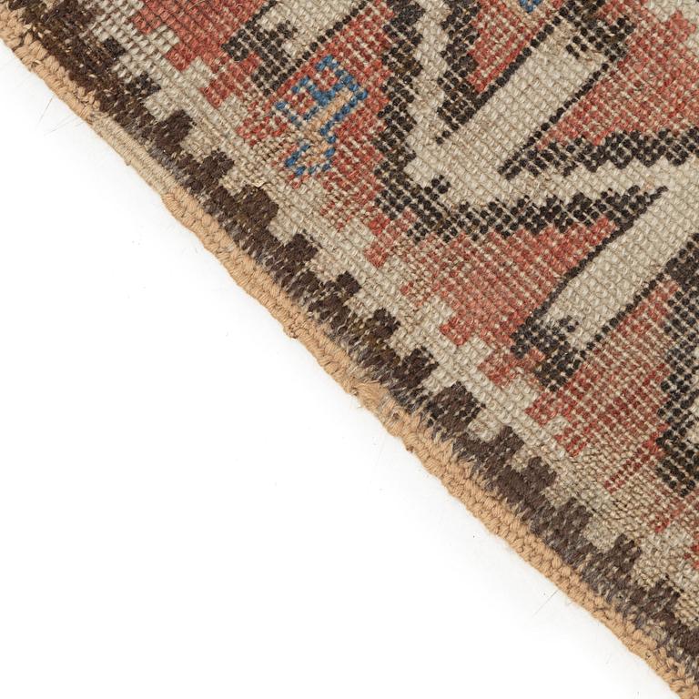 An oriental rug, c. 200 x 115 cm.