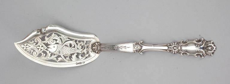 UPPLÄGGNINGSBESTICK FÖR FISK, silver, Ryssland,1891. Tot. vikt ca 109,5 gr.