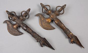 YXOR, 2 st, metall, tibetansk stil, Kina.