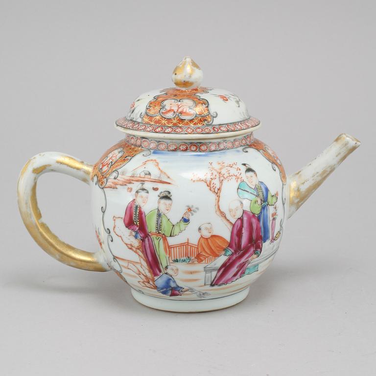 A 18th century chinese porcelian tea pot.