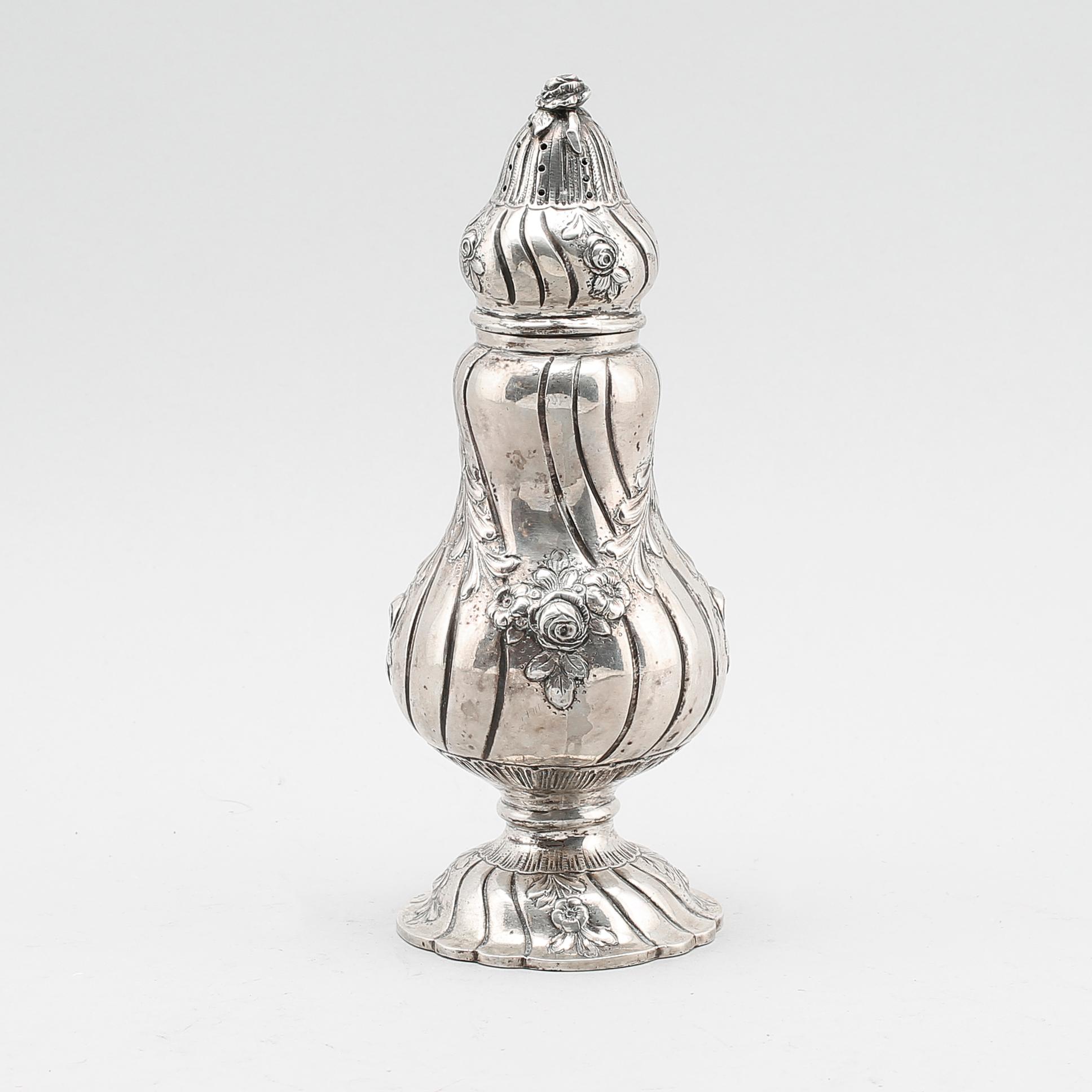 SOCKERSTRÖARE, silver, svenska importstämplar, 1900-talets första hälft. Vikt ca 241 gram.
