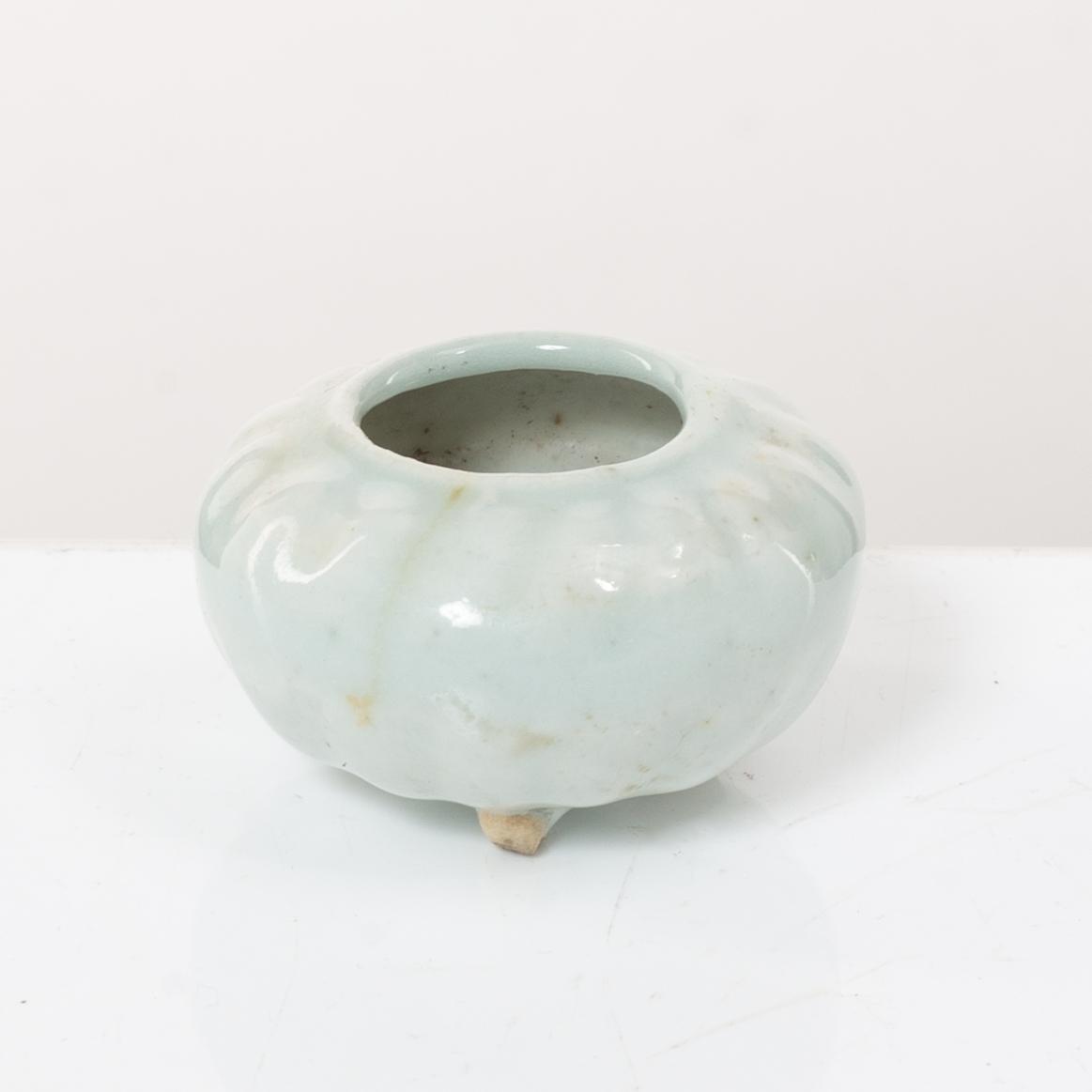 Two joss stick holders, a vase, a brush washer and a small ewer, Qing dynasty, 19th century and older.