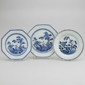 A set of three blue and white serving dishes, Qing dynasty, Qianlong (1736-95).