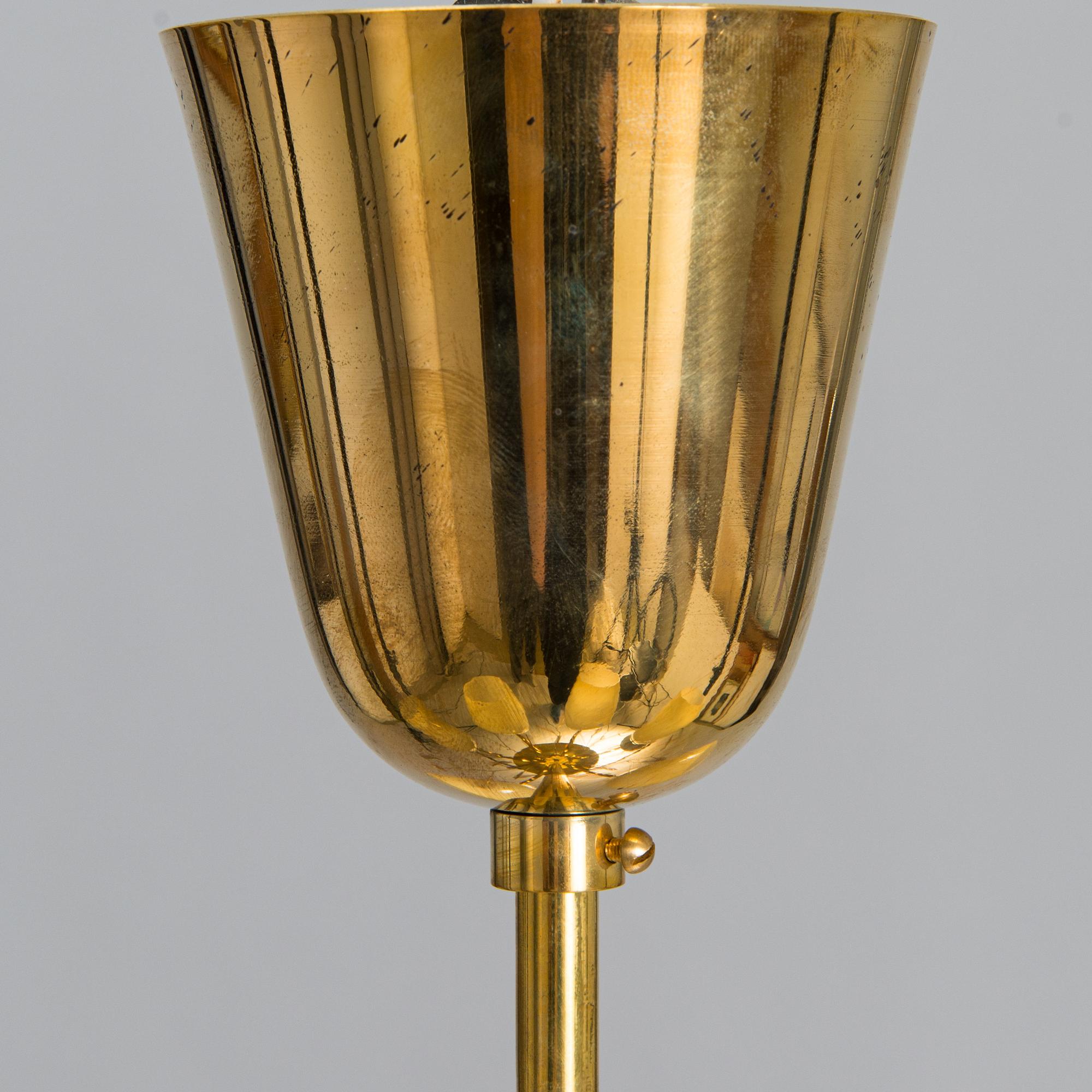 Paavo Tynell, A mid-20th-century '9029/6' chandelier for Taito, Finland.