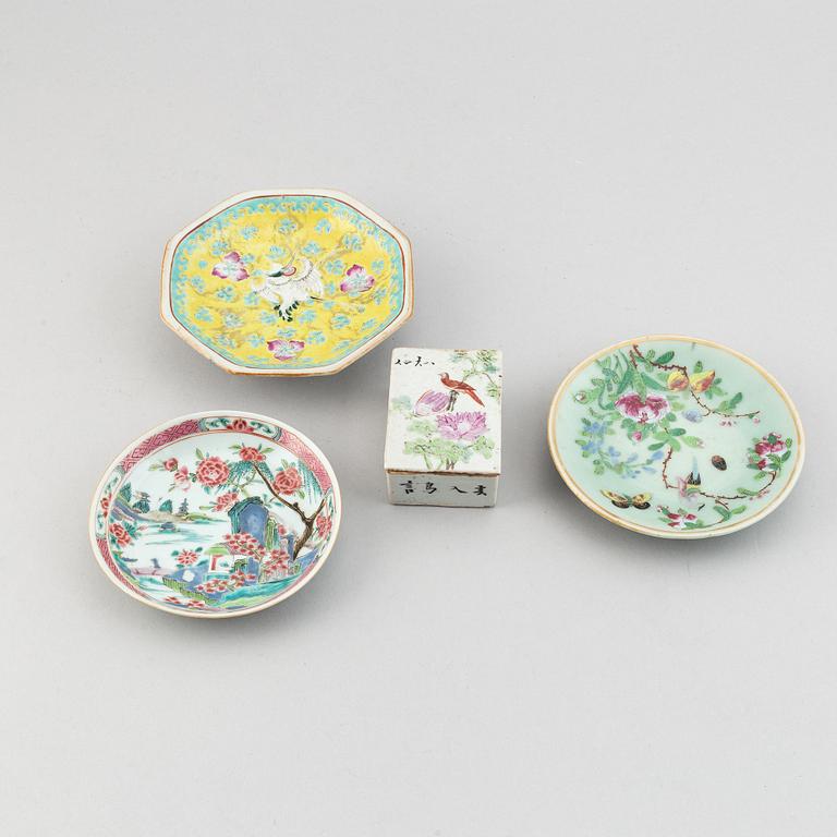 A group of 9 porcelain objects, Chinese and Japanese, 18th-20th century.