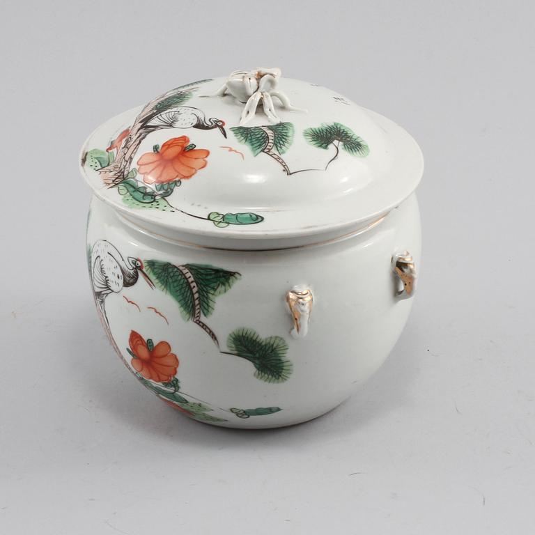LOCKURNA, porslin, Kina, omkring 1900-talets mitt.