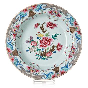 980. A famille rose basin, Qing dynasty, Qianlong (1736-95).