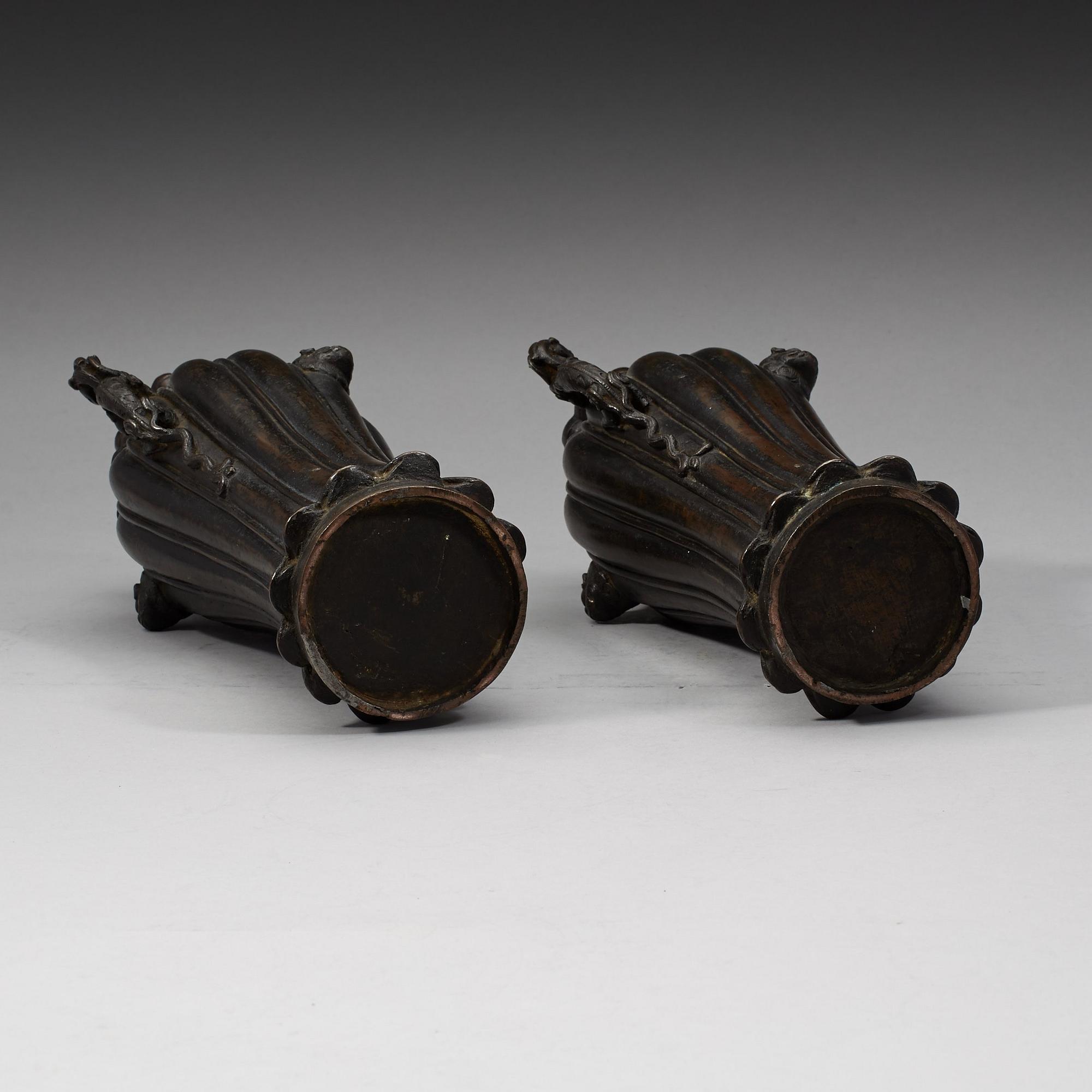 A pair of bronze vases, Qing dynasty, 19th Century.
