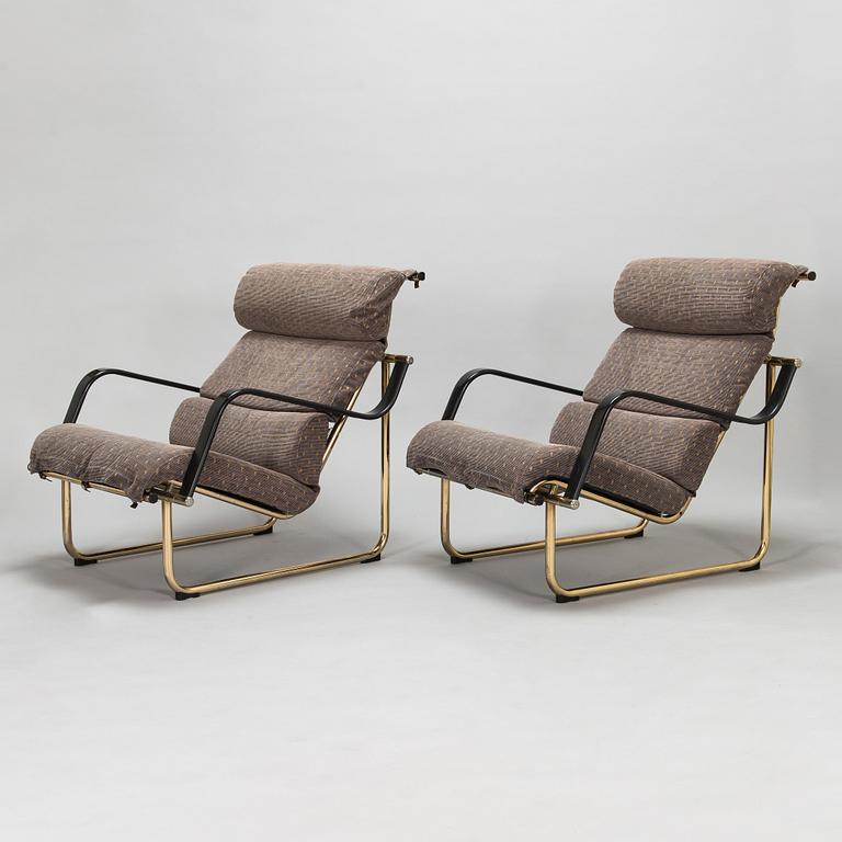 Yrjö Kukkapuro,  A pair of 1980s 'Remmi' armchairs for Avarte, Finland.