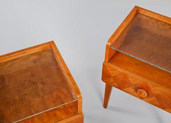 SÄNGBORD, ett par, omkring 1900-talets mitt.