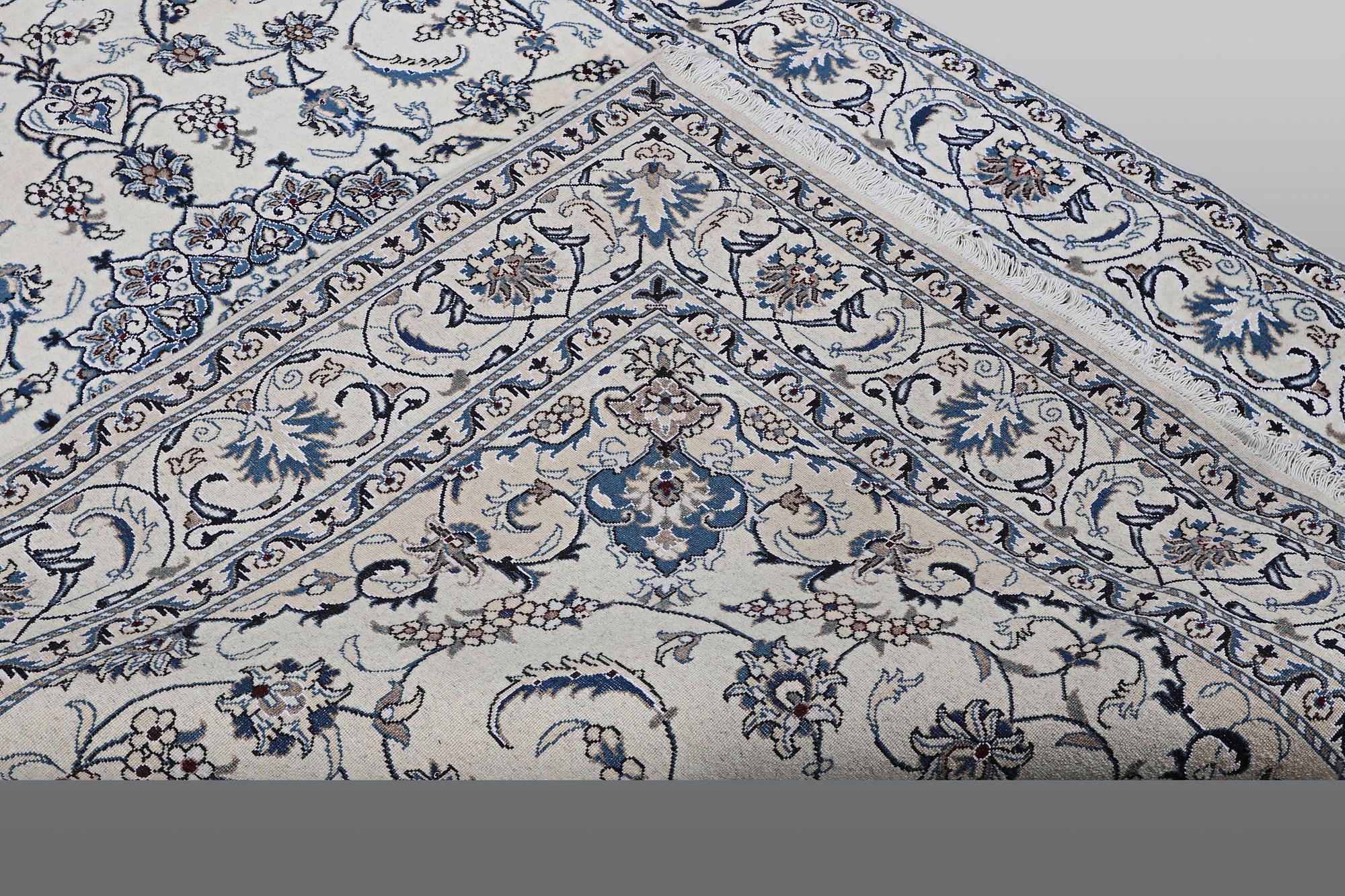 A carpet Nain, part silk, ca 290 x 196 cm.