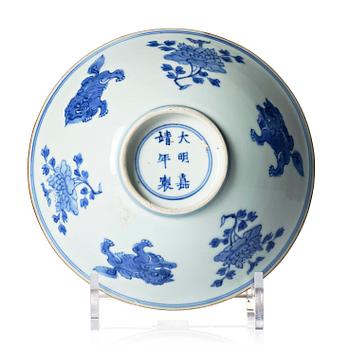 1088. A blue and white bowl, Transition, 17th century.