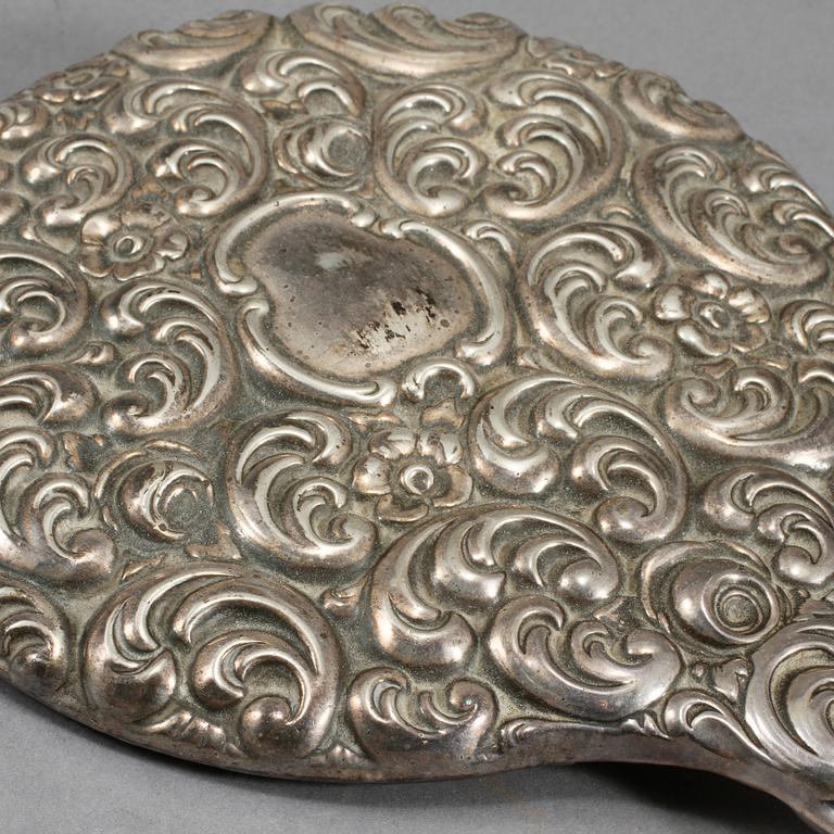 TOILETTE-GARNITYR, 4 delar, delvis silver, 1900-tal.