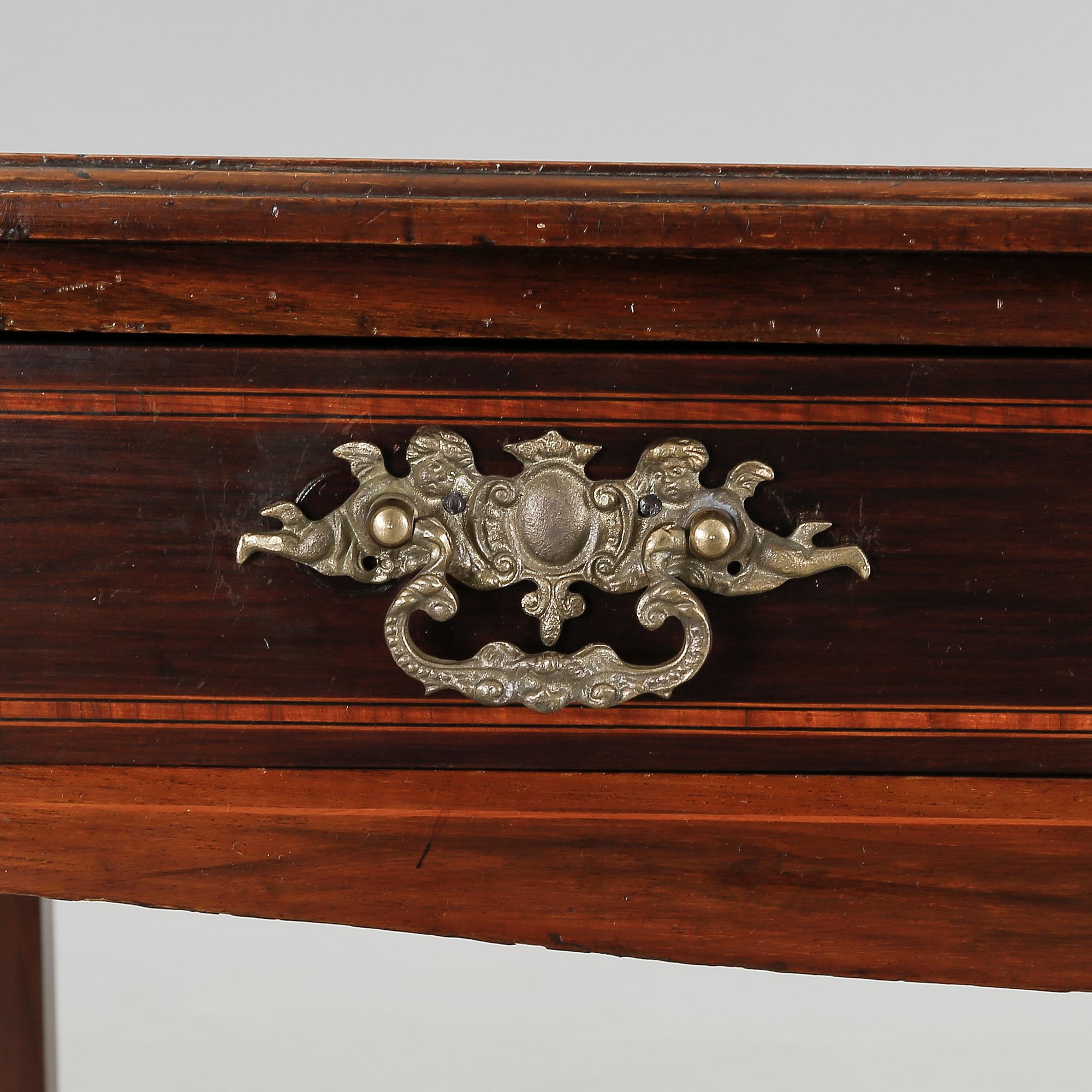 DAMSKRIVBORD, 1800-talets slut. Mahogny.