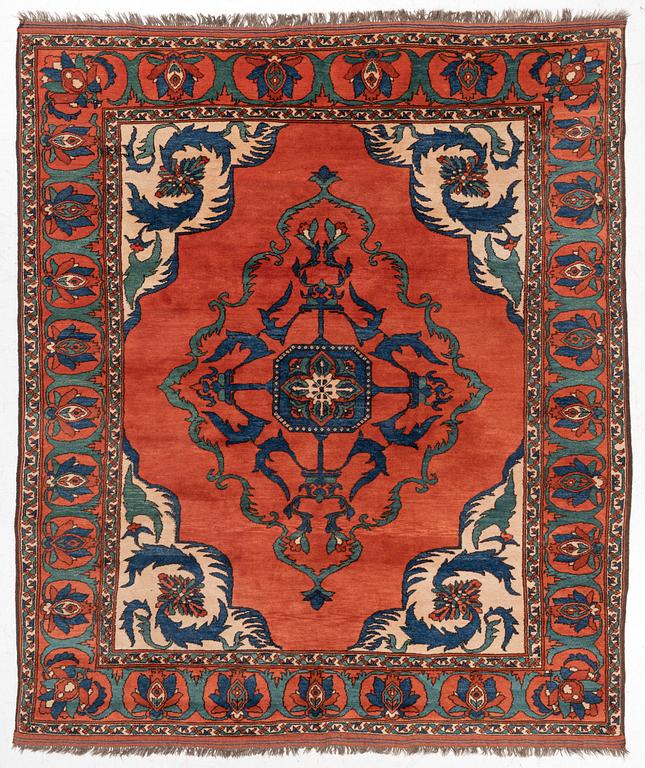 Matta, troligen Dehbaf, ca 266 x 230 cm samt 3-4 cm randig slätväv på varje kortsida.