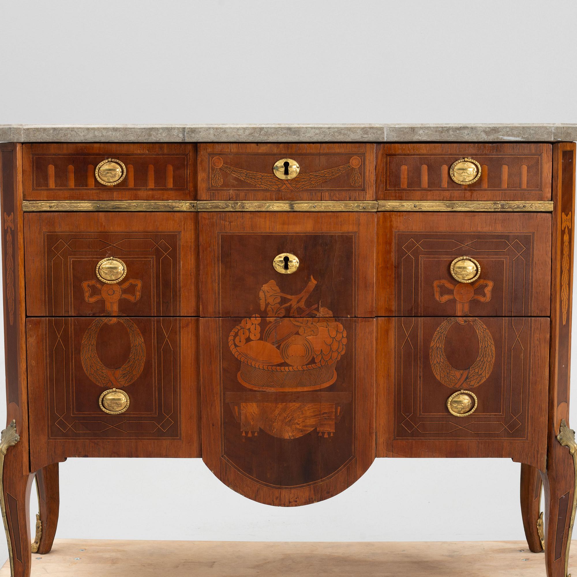 Byrå, gustaviansk, sent 1700-tal.