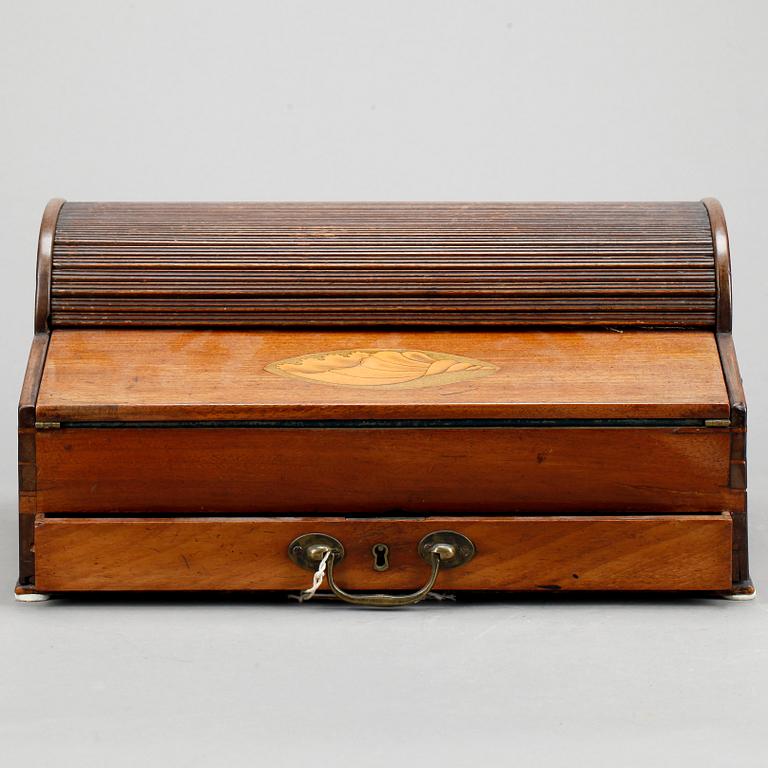 SKRIVSCHATULL, England, 1800-tal.