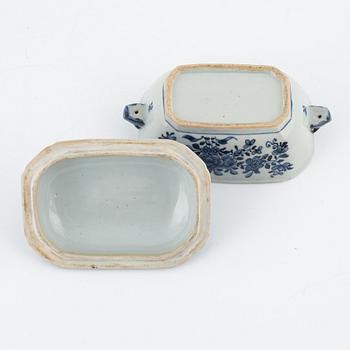 A blue and white butter terrine with lid, and a blue and white serving dish, China, Qianlong (1736-95).