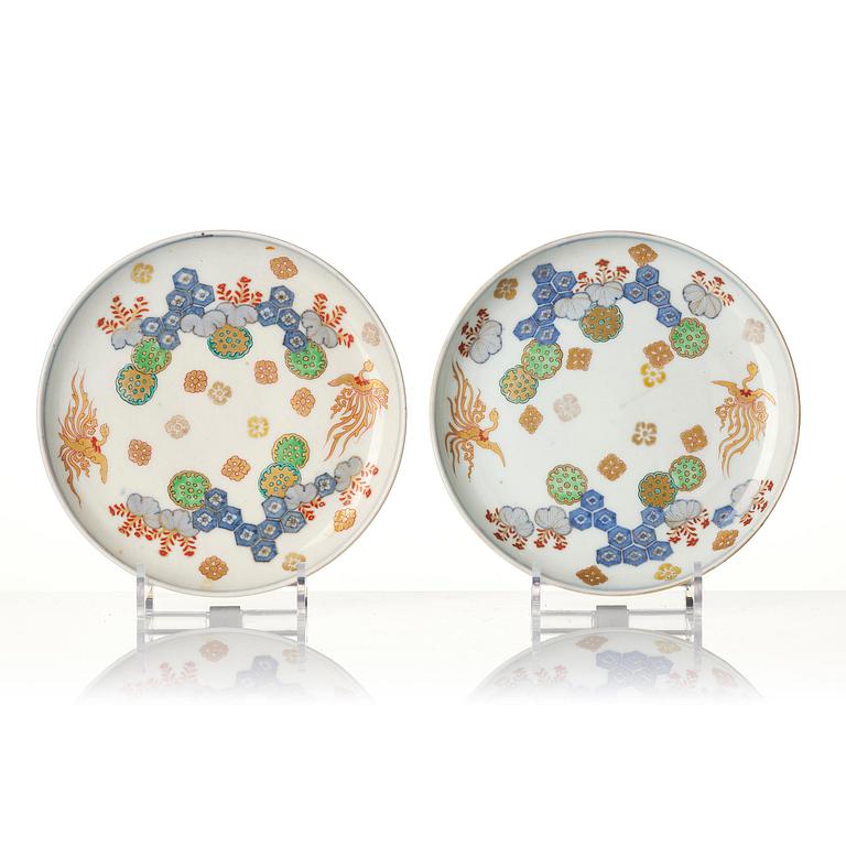 A set of seven Japanese imari verte dishes, Meiji period (1868-1912).